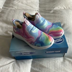 Kids Skechers Stretch Fit Sneakers. Never been worn, with box.